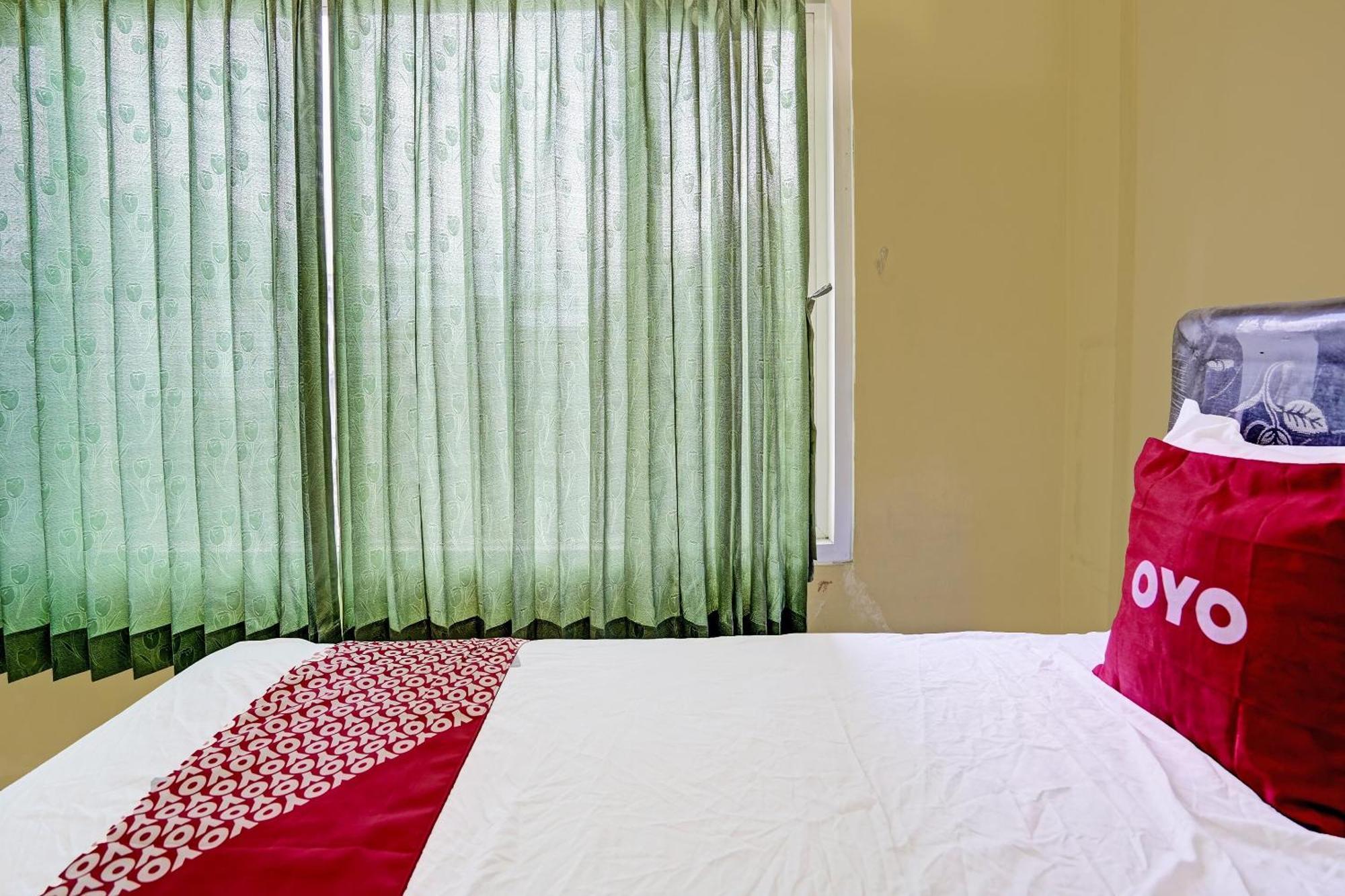 Oyo 91572 Kost Esklusif Barokah Hotel Pasuruan Exterior foto