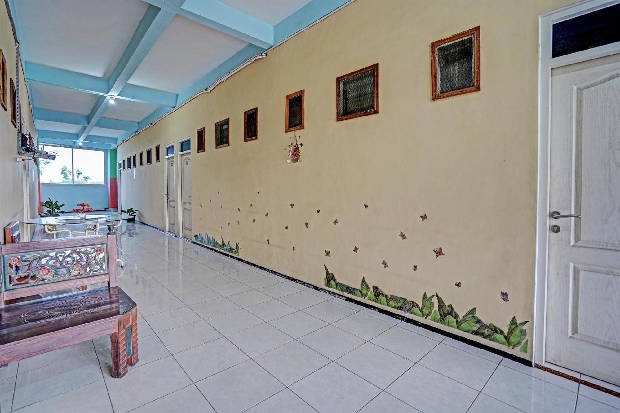 Oyo 91572 Kost Esklusif Barokah Hotel Pasuruan Exterior foto