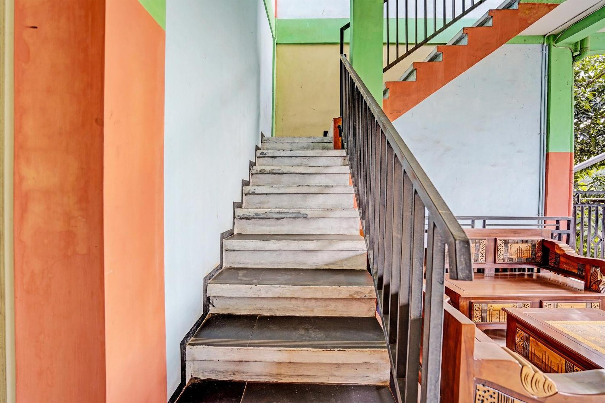 Oyo 91572 Kost Esklusif Barokah Hotel Pasuruan Exterior foto