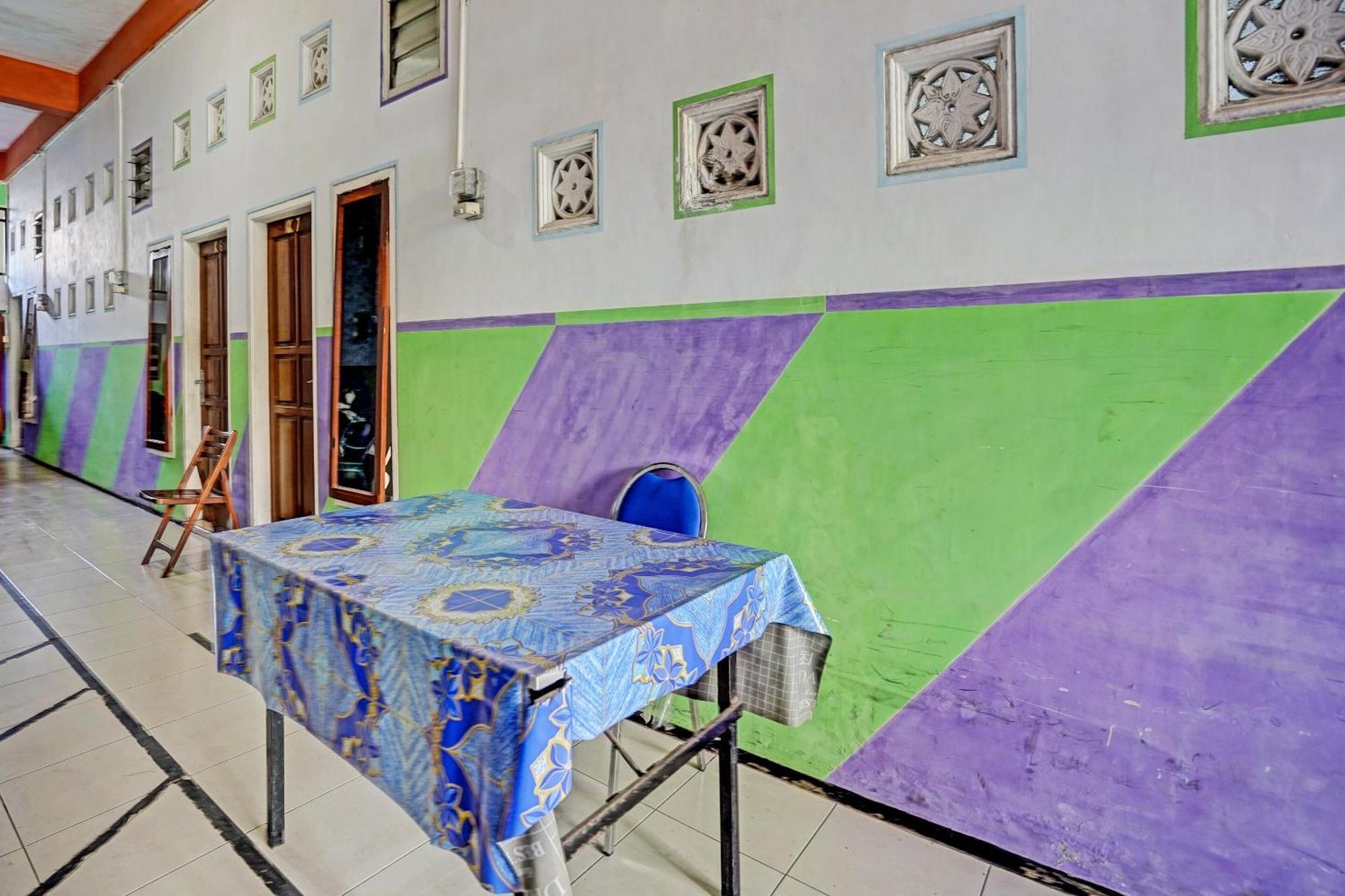 Oyo 91572 Kost Esklusif Barokah Hotel Pasuruan Exterior foto