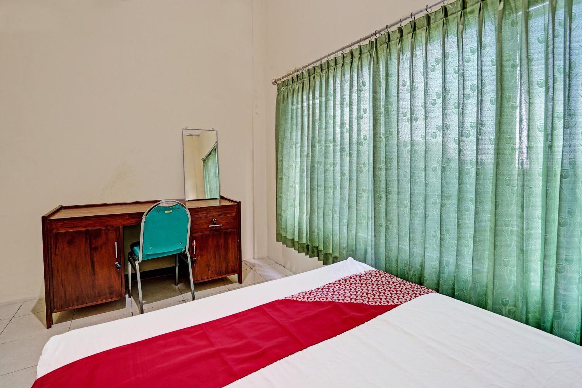 Oyo 91572 Kost Esklusif Barokah Hotel Pasuruan Exterior foto