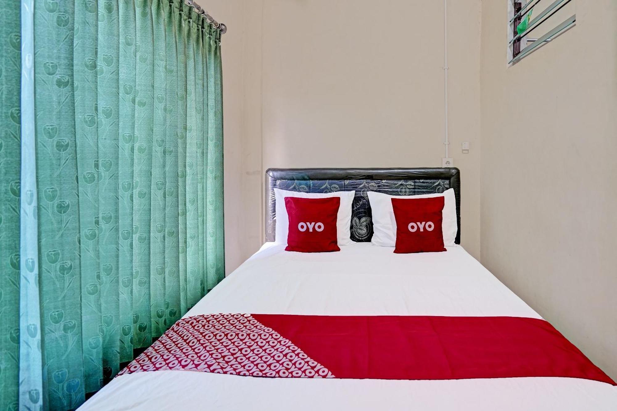 Oyo 91572 Kost Esklusif Barokah Hotel Pasuruan Exterior foto