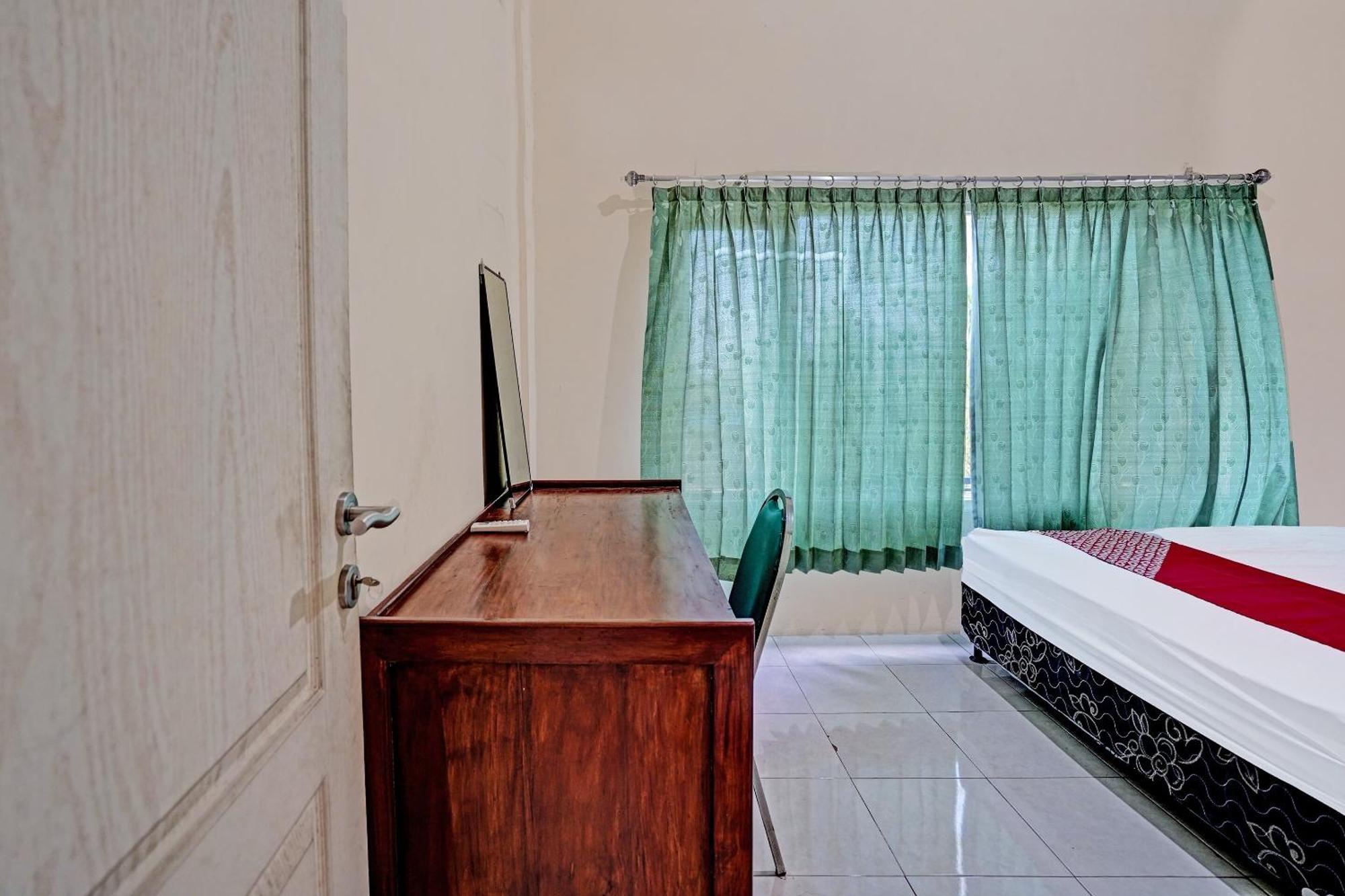 Oyo 91572 Kost Esklusif Barokah Hotel Pasuruan Exterior foto