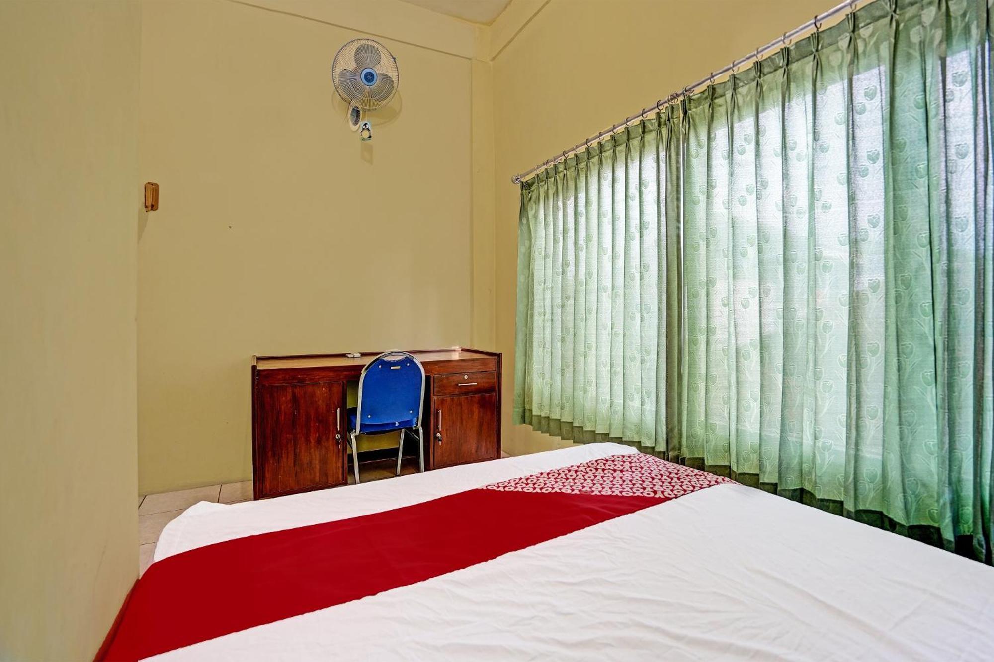 Oyo 91572 Kost Esklusif Barokah Hotel Pasuruan Exterior foto