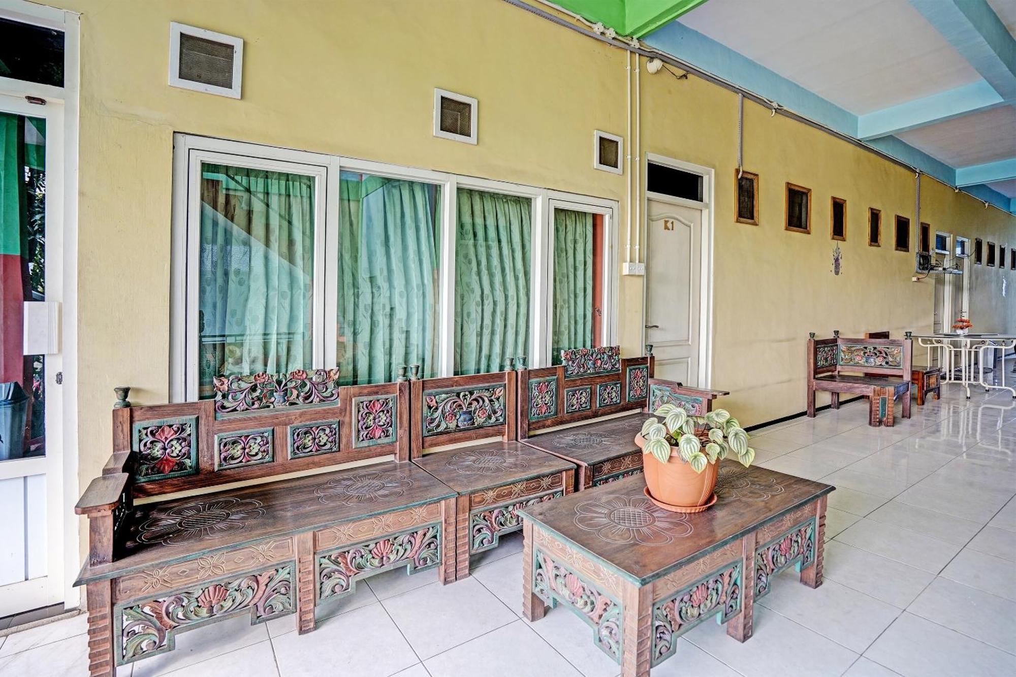 Oyo 91572 Kost Esklusif Barokah Hotel Pasuruan Exterior foto