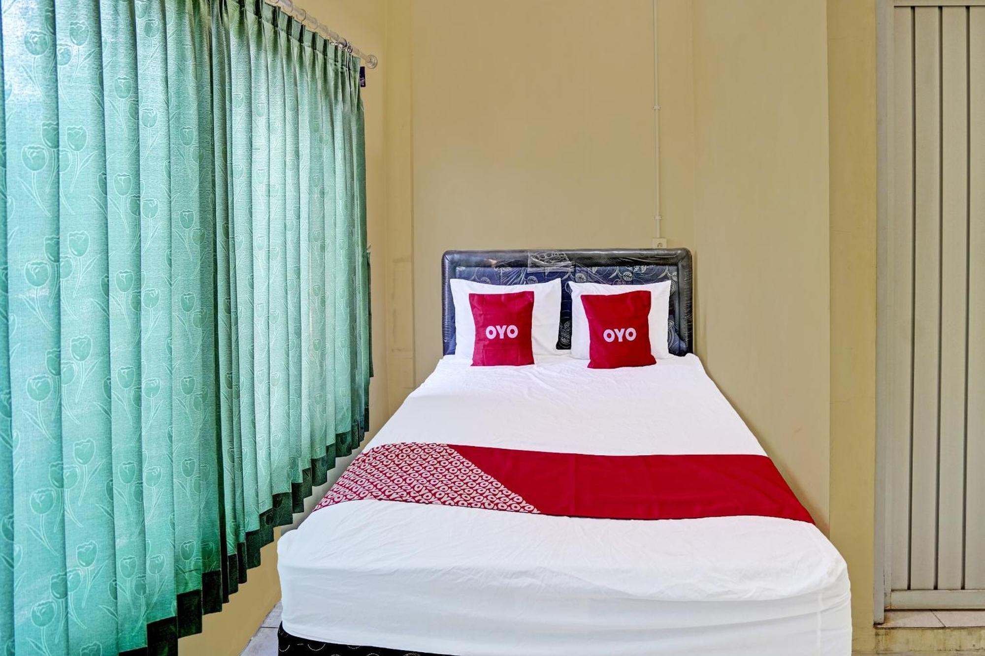 Oyo 91572 Kost Esklusif Barokah Hotel Pasuruan Exterior foto