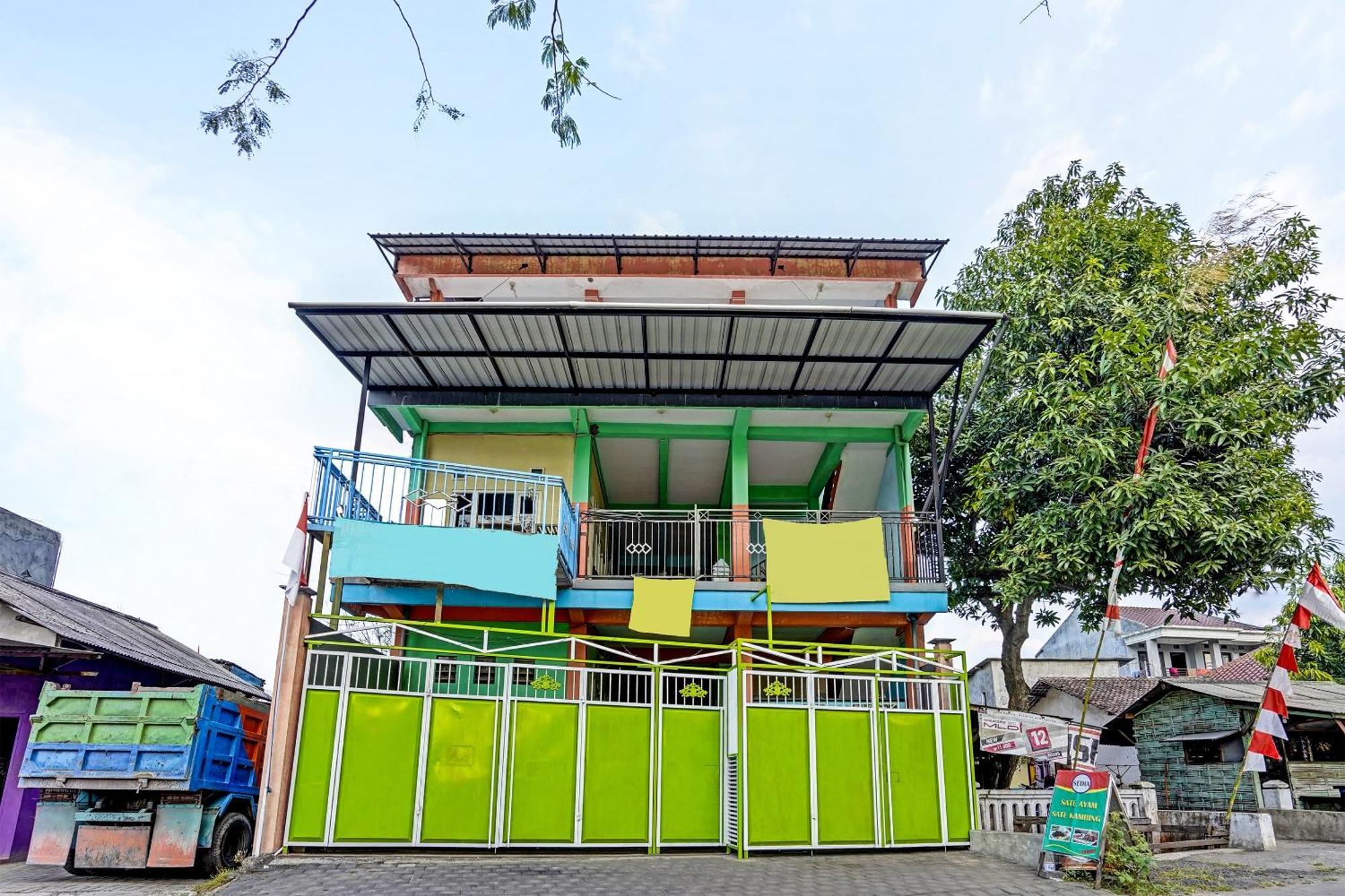 Oyo 91572 Kost Esklusif Barokah Hotel Pasuruan Exterior foto