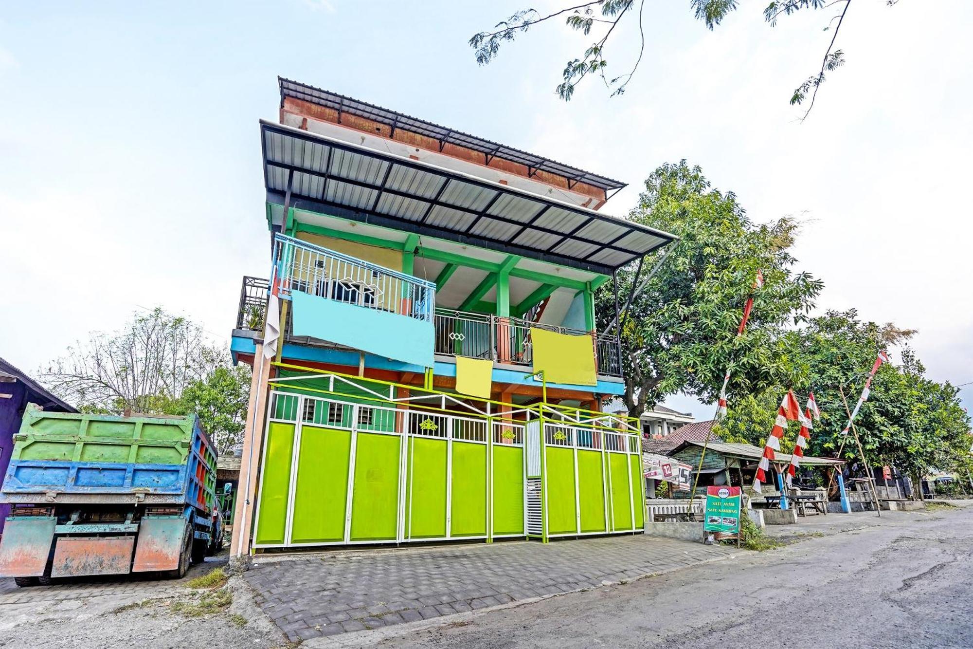Oyo 91572 Kost Esklusif Barokah Hotel Pasuruan Exterior foto